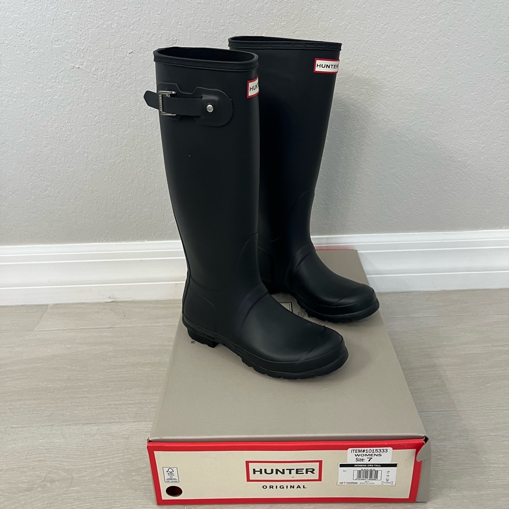 Women’s Hunter boot size 7 black